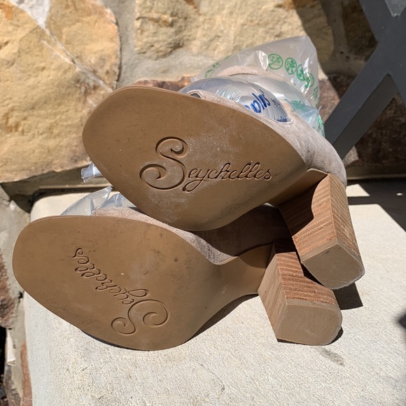 Seychelles Radical Light Gray Suede Heel - Picture 5 of 5